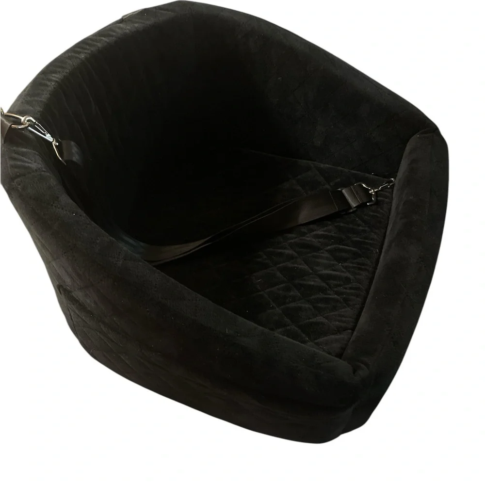 Black Dog Travel Carrier for Secure Journeys